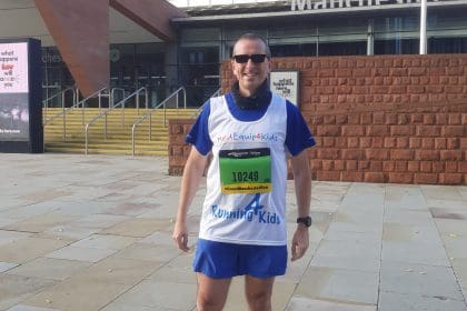 Retro runner Nigel Holmes runs Manchester 10k backwards